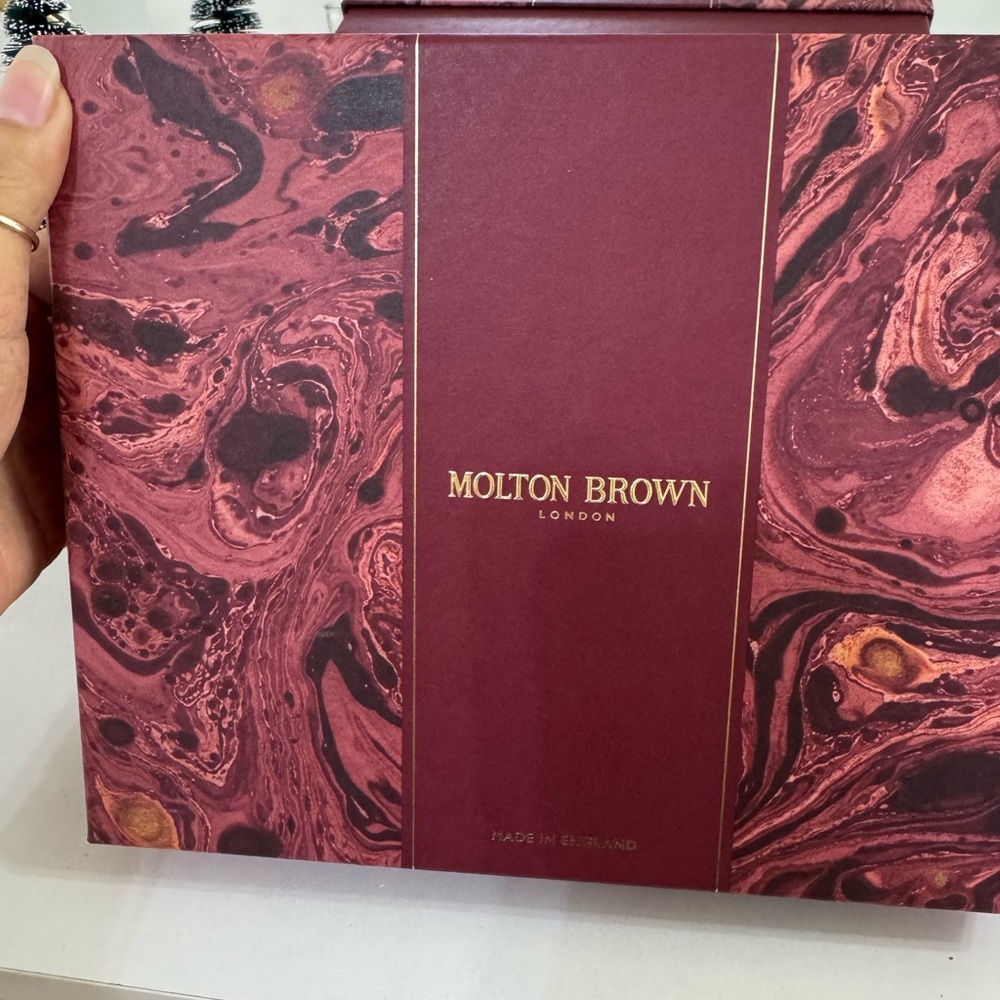 Molton Brown Body Wash Trio - Green, Purple, Pink - Picture 8 of 9
